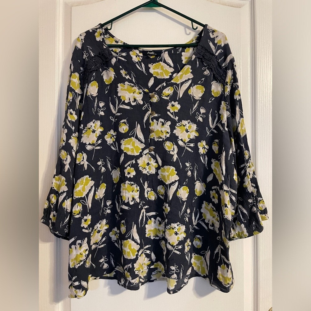 Angels Floral Print Boho 3/4 Sleeve Tunic Top Size 2x Button Crochet Career